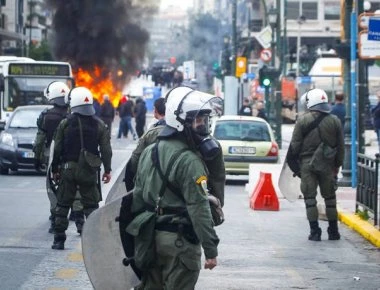 Πειραιάς: Επεισόδια μεταξύ οπαδών του Ολυμπιακού και αστυνομίας - Κοντά σε εκδήλωση με ομιλητή τον Ευ. Τσακαλώτο